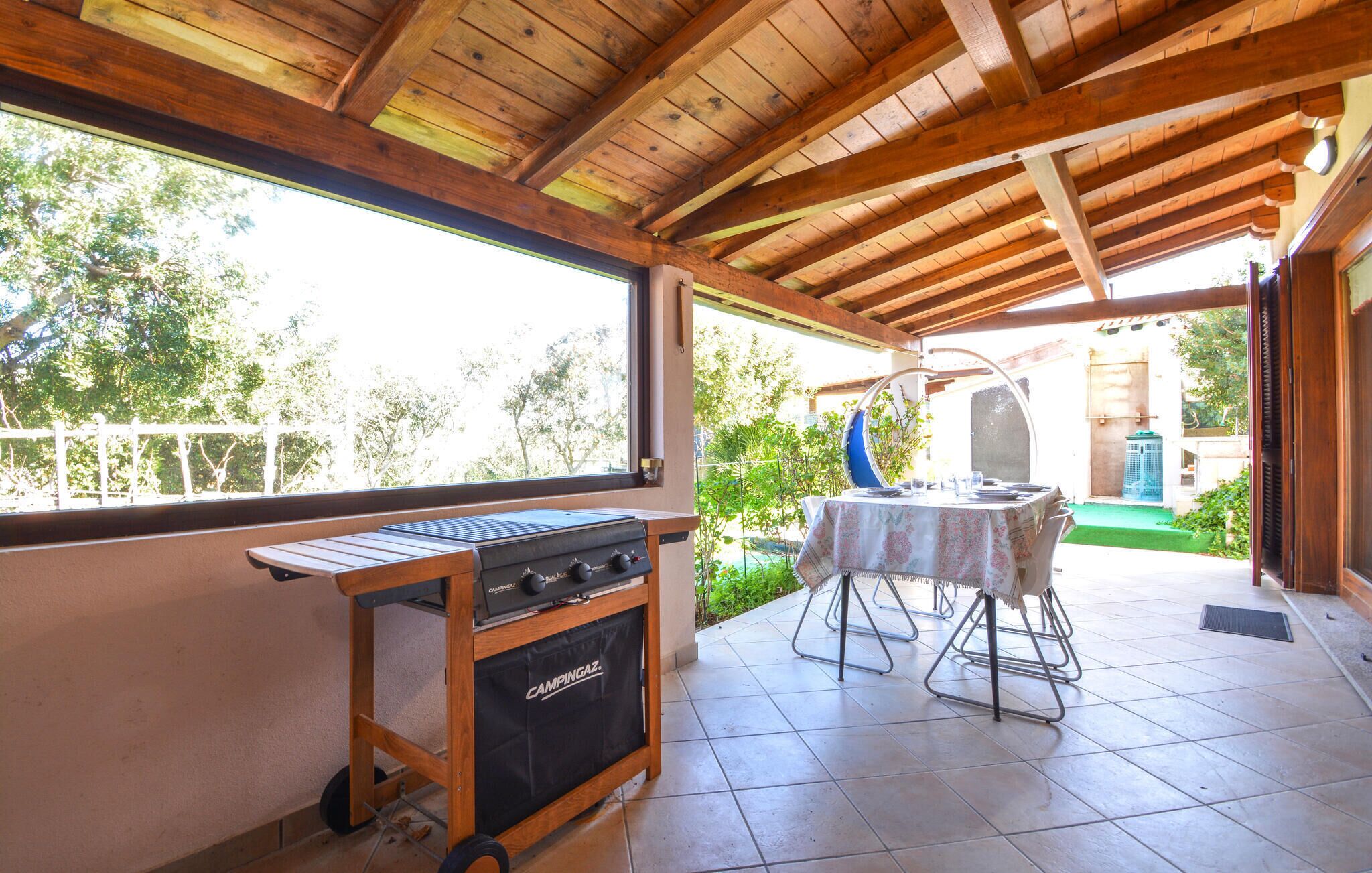 屋外ダイニングエリア