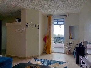 Smart TV - Petals Homestays, Charming 1-bed apartment in Nanyuki (Nanyuki)