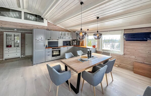 Fridge, oven, stovetop, dishwasher - 4 bedroom stunning home in Mesnali (Mesnali)