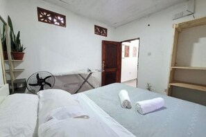 1 bedroom, iron/ironing board, WiFi, bed sheets
