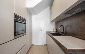 Réfrigérateur, four, plaque de cuisson, lave-vaisselle