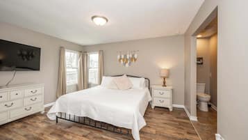 3 Schlafzimmer, Schreibtisch, Bügeleisen/Bügelbrett, Reisekinderbett