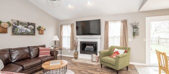 Main Street Cottage For 6