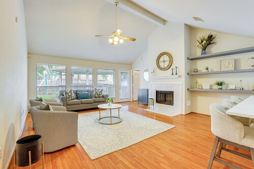 Private Yard + Gazebo: Quiet Houston Home