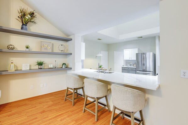 Interior - Private Yard + Gazebo: Quiet Houston Home (Houston)