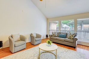 Interior - Private Yard + Gazebo: Quiet Houston Home (Houston)