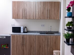 Premium Studio, 1 Double Bed, Air conditioning, Ocean View | Room amenity - Venue 360 (Freetown)