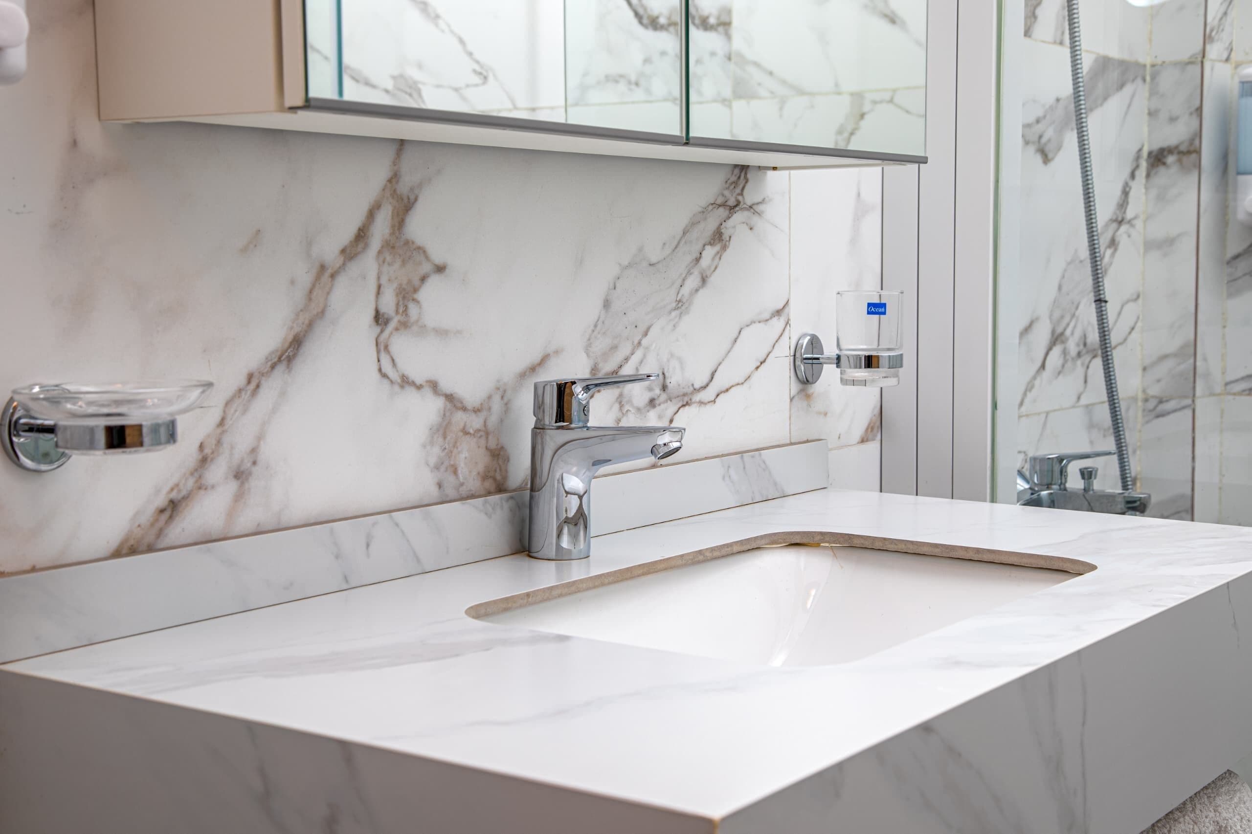 Studio – comfort, 1 dobbeltseng, aircondition, havutsikt | Bad | Dusj, toalettartikler (inkludert), bidé og håndklær