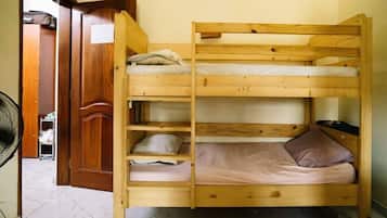 Cortinas blackout, tabla de planchar con plancha y wifi gratis