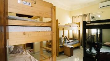 Mörkläggningsgardiner, strykjärn/strykbräda och gratis wi-fi