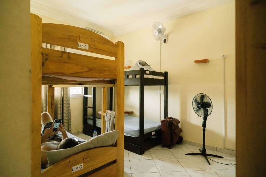 遮光窗簾/窗簾、熨斗/熨衫板、免費 Wi-Fi