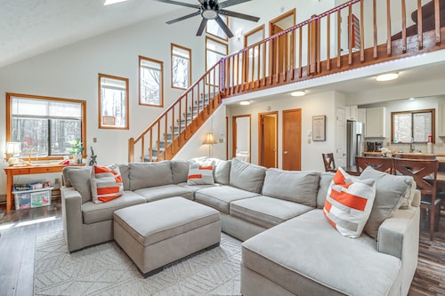 3 Mi to Tobyhanna State Park: Home w/ Serene Deck!