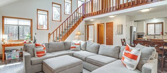 3 Mi to Tobyhanna State Park: Home w/ Serene Deck!