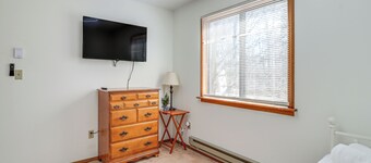 3 Mi to Tobyhanna State Park: Home w/ Serene Deck!