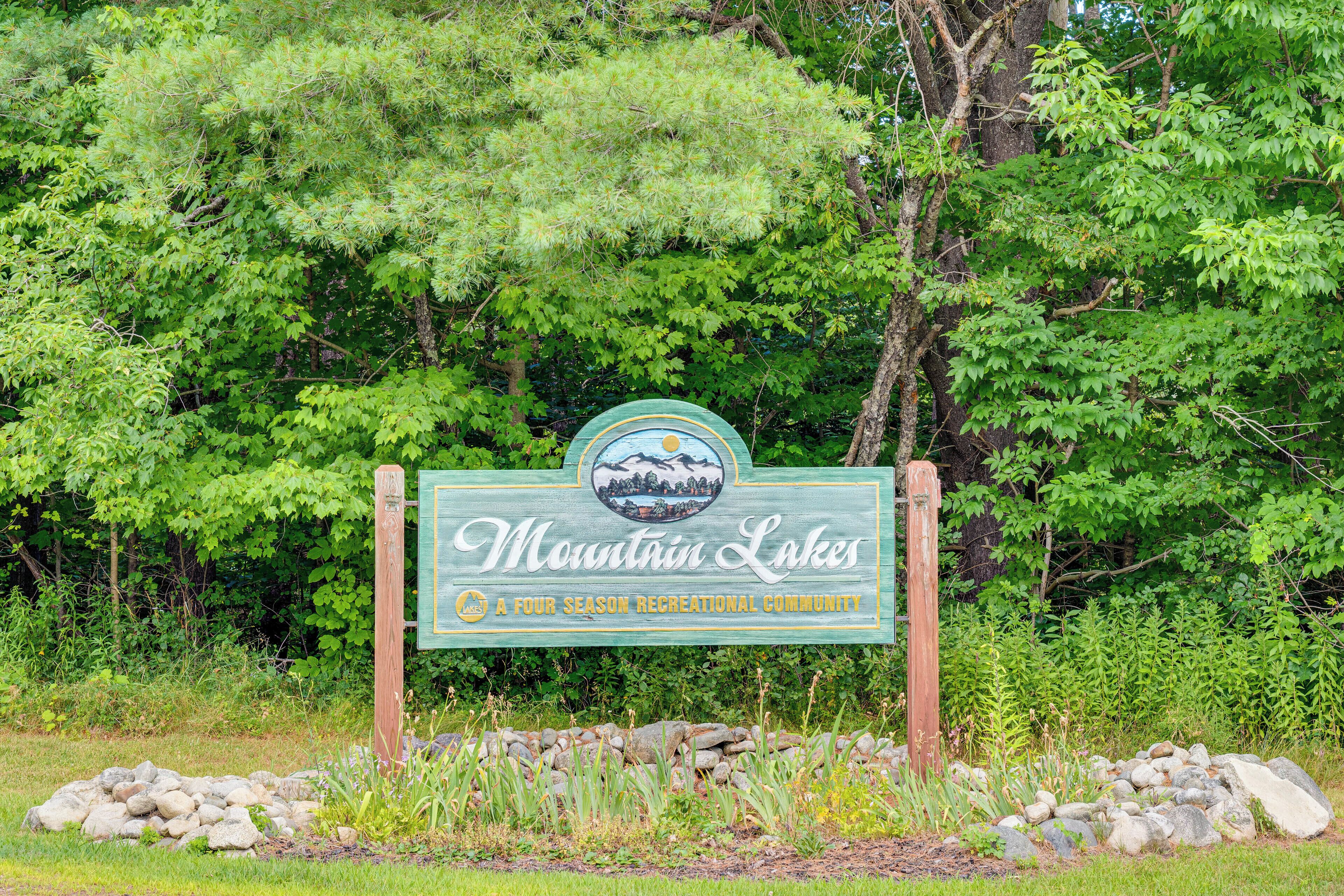 A sign for Mountain Lakes, a four-season recreational community.