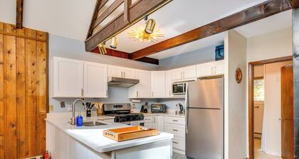 Haverhill Mtn Retreat: Hike, Ski, Relax in Hot Tub