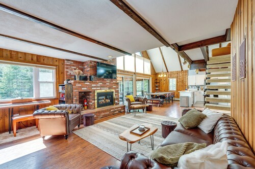 Haverhill Mtn Retreat: Hike, Ski, Relax in Hot Tub