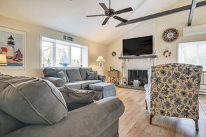 House (4 Bedrooms) | Front of property