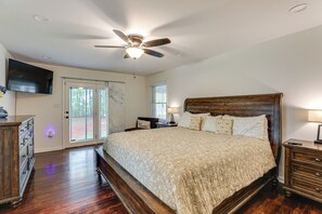 Interior - Patio + Pool Table: Lake Marion Getaway (Santee)