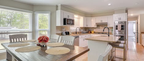 House (3 Bedrooms) | Interior