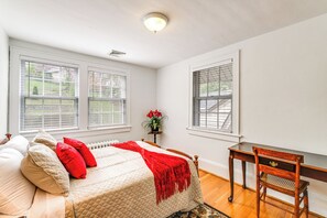 House (3 Bedrooms) | Interior - 1 Mi to Dtwn Roanoke: Home w/ Yard & Mtn View! (Roanoke)