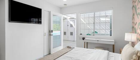 4 bedrooms, iron/ironing board, WiFi, bed sheets