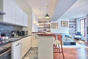 Micro-ondes, four, plaque de cuisson, lave-vaisselle