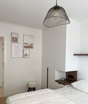 2 bedrooms, desk, Internet - Huswell - Renovated Beachfront Apartment (Blankenberge)