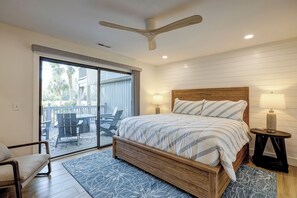 3 bedrooms, desk, iron/ironing board, internet - Sunset Rentals- Tennismaster 805 (Hilton Head Island)