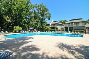 Pool - Sunset Rentals- Tennismaster 805 (Hilton Head Island)