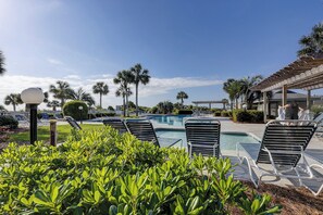 Pool - Sunset Rentals- 208 Sea Cloisters (Hilton Head Island)