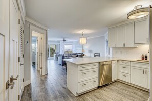 Interior - Sunset Rentals- 208 Sea Cloisters (Hilton Head Island)