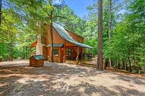Exterior - Pet Friendly Cabin w/ Hot Tub | Fire Pit | Sleeps 8 | Near Beavers Bend (Broken Bow)