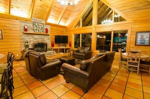 TV, fireplace - Talako Lodge|4+BD|4BTH|16 Guest|Hot Tub|3 Story|Pool table (Broken Bow)