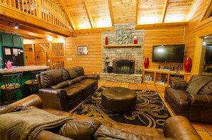TV, fireplace - Talako Lodge|4+BD|4BTH|16 Guest|Hot Tub|3 Story|Pool table (Broken Bow)