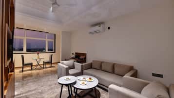 Suite | Premium bedding, memory-foam beds, minibar, in-room safe