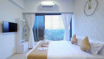 3 bedrooms, desk, iron/ironing board, WiFi