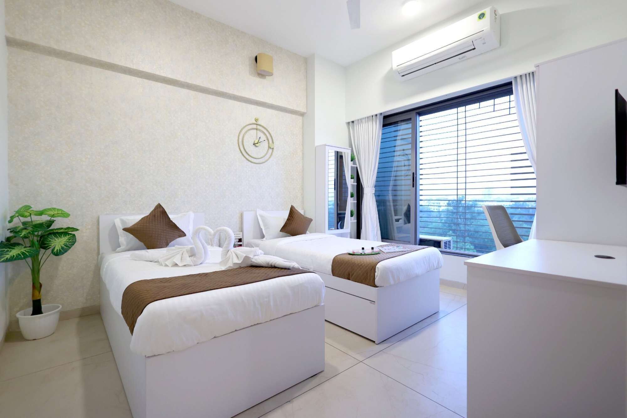 3 bedrooms, desk, iron/ironing board, WiFi