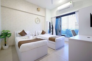 3 bedrooms, desk, iron/ironing board, WiFi