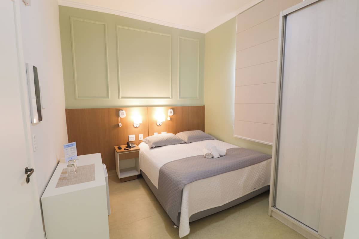 Double Room, 1 Double Bed | In-room safe, laptop workspace, free WiFi