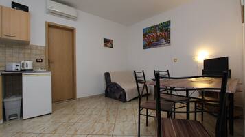 Huoneisto, patio | Yksityinen keittiö