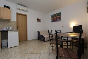 Apartment, Patio | Private kitchen