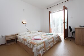 Apartment, 3 Bedrooms, Balcony | Free cribs/infant beds, free WiFi, bed sheets