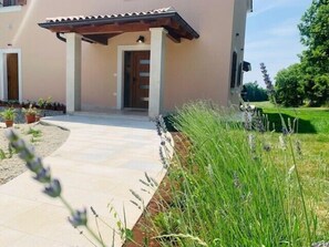 Exterior - Beautiful Villa House Andrijasi with Private heated Pool in the green heart of Istria is a perfect place for a vacation with family or friends (Domijanici)