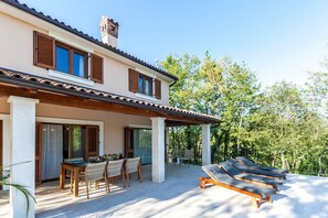 Outdoor dining - Beautiful Villa House Andrijasi with Private heated Pool in the green heart of Istria is a perfect place for a vacation with family or friends (Domijanici)