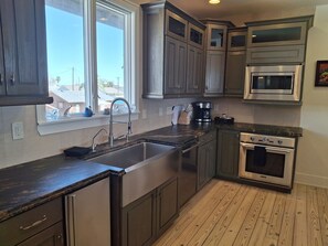 Fridge, microwave, dishwasher, coffee/tea maker