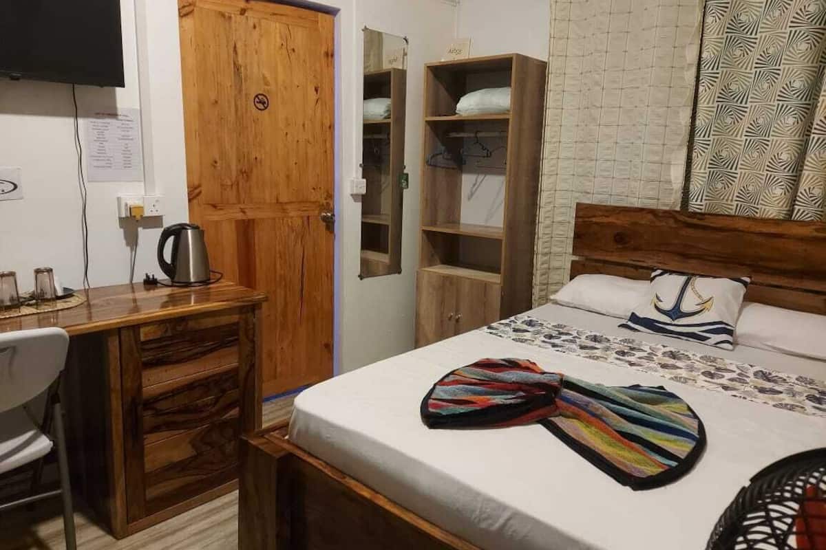 Habitación Confort con 1 cama doble o 2 individuales, vistas a la montaña | Escritorio, cortinas opacas, sistema de insonorización