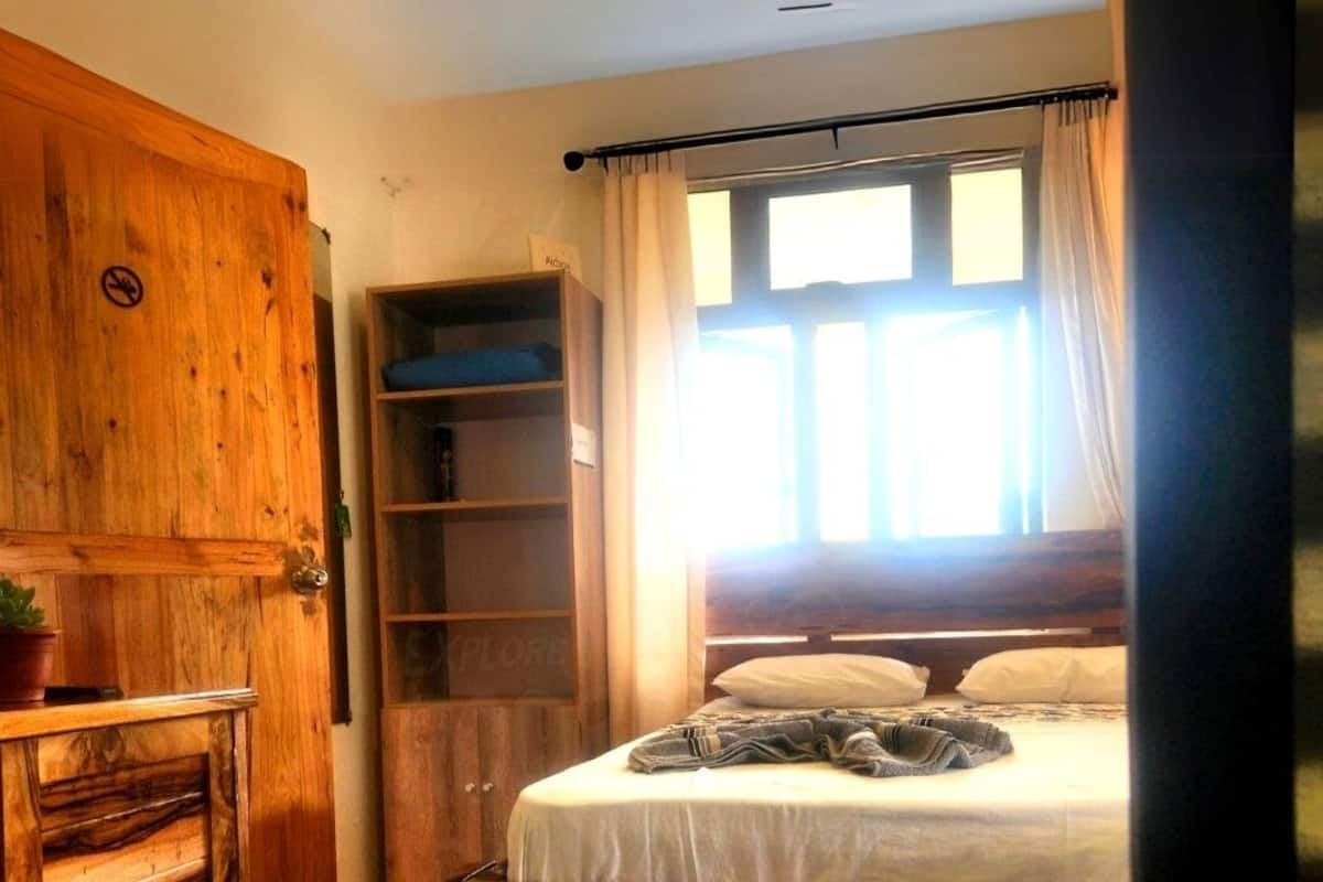 Escritorio, cortinas blackout y insonorización