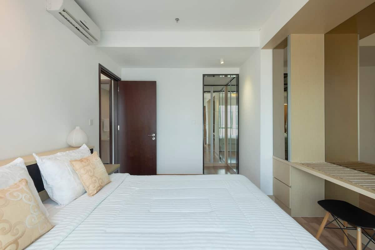 Deluxe Apartment, 2 Bedrooms, Private Bathroom, City View | 2 bedrooms, premium bedding, minibar, in-room safe