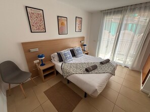 2 bedrooms, desk, iron/ironing board, travel crib